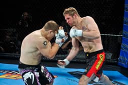 ケージ内でのMMA（総合格闘技）の攻防