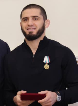 イスラム・マカチェフの写真